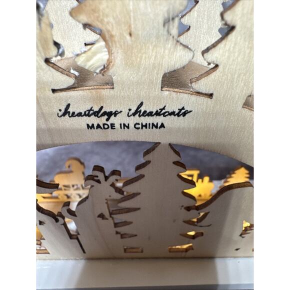 Wooden Christmas‎ Village Scene Operation Santa Paws Lighted Tabletop Decor - Picture 5 of 12